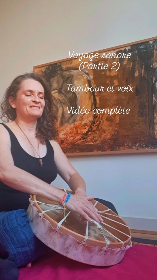 Voyage sonore ( partie 2) tambour et voix🎵🎶

Fais suite au voyage sonore partie 1 (carillon koshi eau)🎶🧘🏼‍♀️

Un partage spontané  sonore, avec une vidéo « un peu longue » que j'ai pourtant essayé de faire « courte »... ( ah les formats insta) ... 😄

 ce type de session,  je le fais pour moi généralement pour relâcher des émotions, pour changer mon état vibratoire , pour me concentrer, pour nettoyer quelque chose ... ou que je fais pour purifier un lieu que j'habite... parfois j'utilise mon tambour et ma voix en séance individuelle massage, ou en pratique corporelle de groupe... 

Généralement , dans ma pratique personnelle c'est plutôt 30 min , 1 heure... en tout cas cela dure un certain temps. 

J'ai fait une version short d'une minute... 
 ici vous avez la version complète. ( 7 min) 🥁

Je serai heureuse de lire vos ressentis si vous avez envie de l'écouter en totalité. 

Je n'impose rien à personne et je ne prétends pas qu'il s'agit d'un soin ou d'un chant médecine pour tous. Pour moi oui, il y a eu un avant et un après.... mais bien sûr,  je porte l’instrument , ressens les vibrations  et mon intention est clairement tournée vers la justesse de ce qui se présente dans l’instant. 

je partage juste quelque chose spontanément qui pour moi me fait du bien. Libre à chacun d'écouter ou non de se sentir appelé ou pas... 

pour ceux qui souhaitent écouter, je vous invite à l'écouter sur une enceinte à vous asseoir en position confortable et à ressentir ce que cela peut toucher en vous, en respirant profondément et régulièrement...
🎶🧘🏼‍♀️
Belle ecoute! 

Amandine🩷🎵

#tymamandine #voyagesonore #tambourchamanique #chantmedecine #soinparleson #eleversontauxvibratoire #lepuyenvelay
#bienetre #soinvibratoire #chantspontané